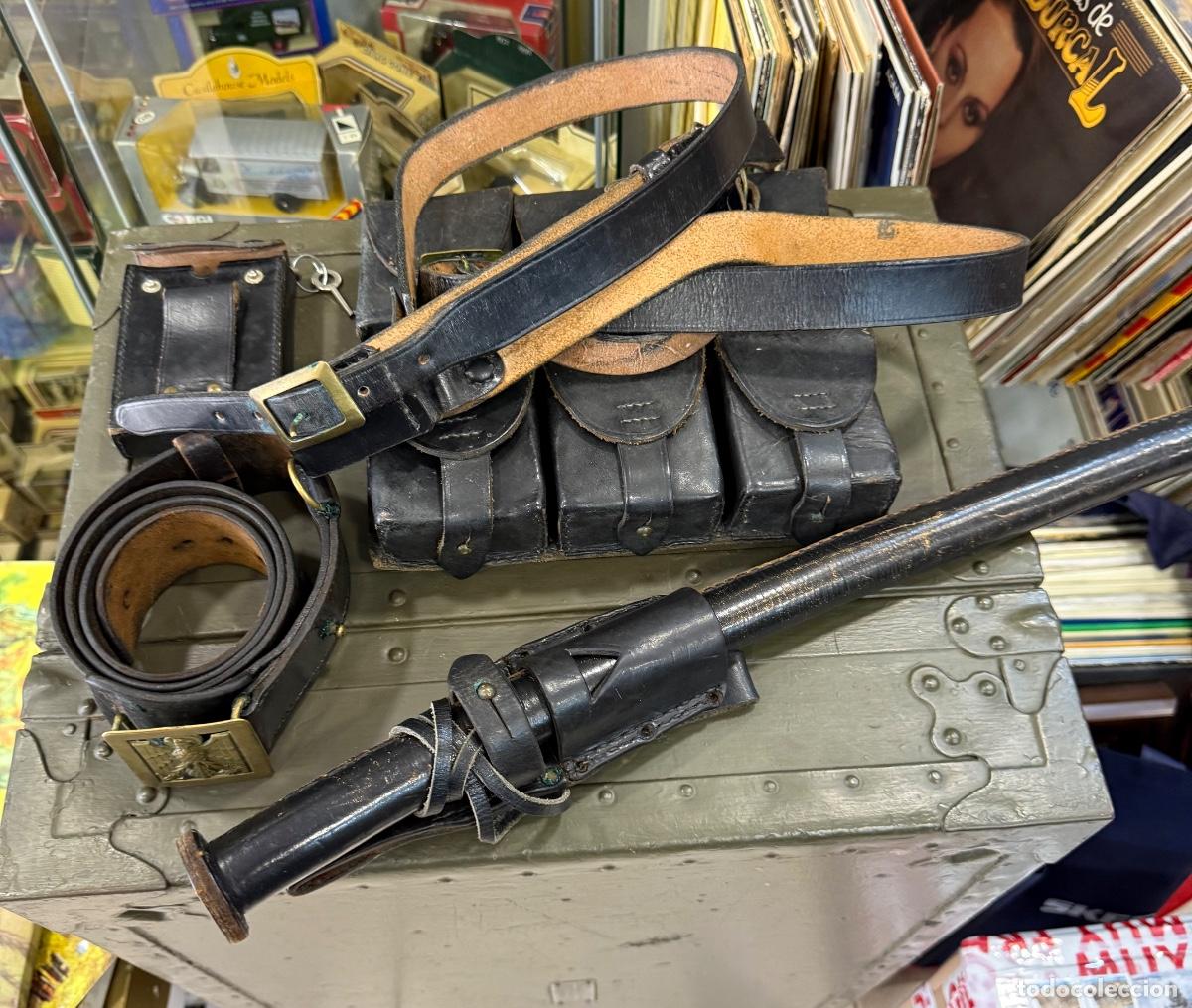 Militaria: Lote de complementos de uniforme de polic&iacute;a armada - Foto 1
