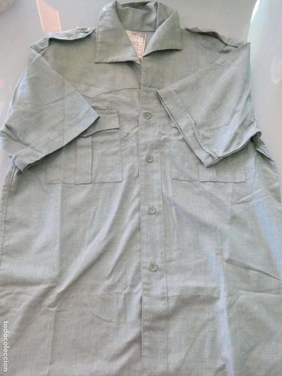 Militaria: CAMISA MILITAR LEGIONARIA SARGA MANGA CORTA. LEGI&Oacute;N A&Ntilde;O 1987 CONDISA TALLA. MOD CON HOMBRERAS. 250GR