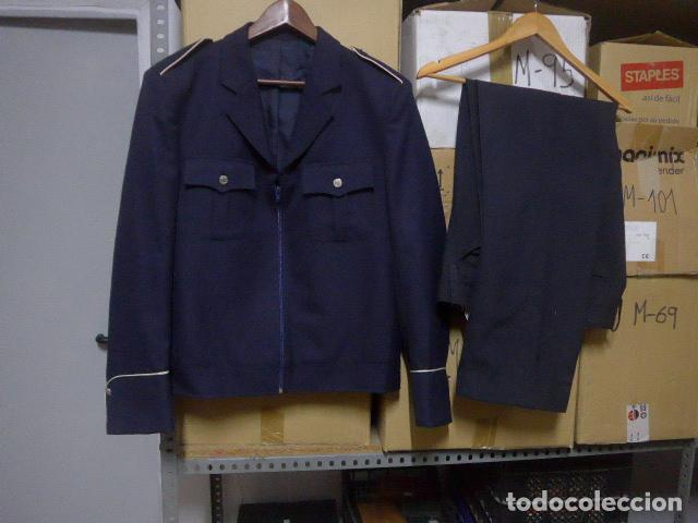 Militaria: Antigua chaqueta guerrera y pantalon de Policia local de Catalunya, original