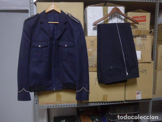 Militaria: Antigua chaqueta guerrera y pantalon de Policia local de Catalunya, original