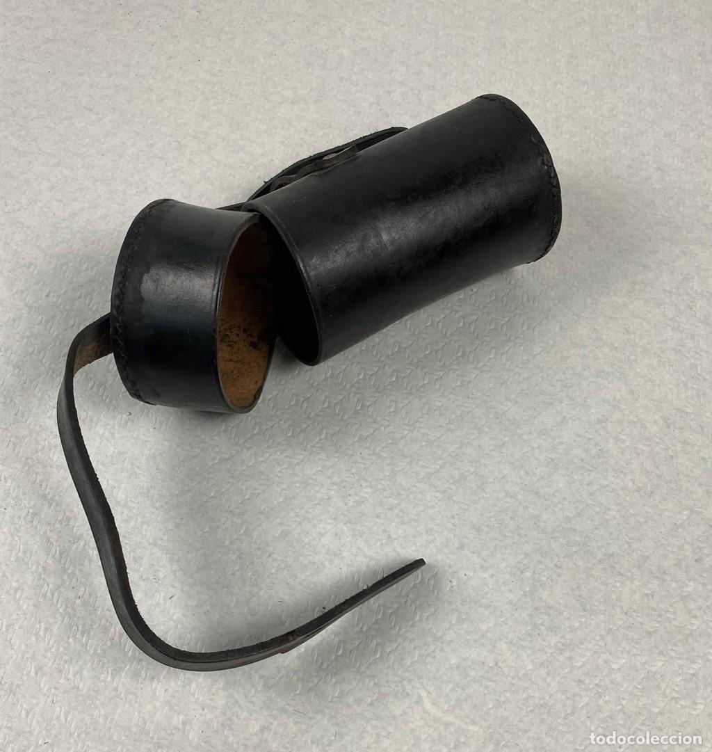 Militaria: CARTUCHERA PARA GRANADA DE MANO PO EN CUERO para adaptar a correaje de cuero