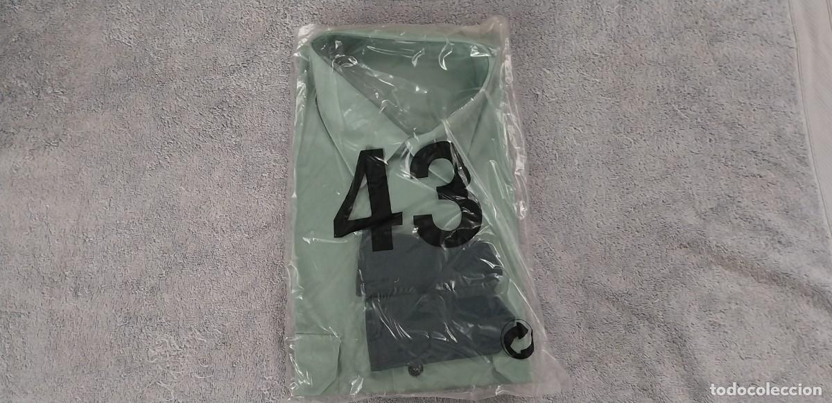 Militaria: GUARDIA CIVIL CAMISA SIN ESTRENAR EN SU PLASTICO CON HOMBRERAS TALLA 43
