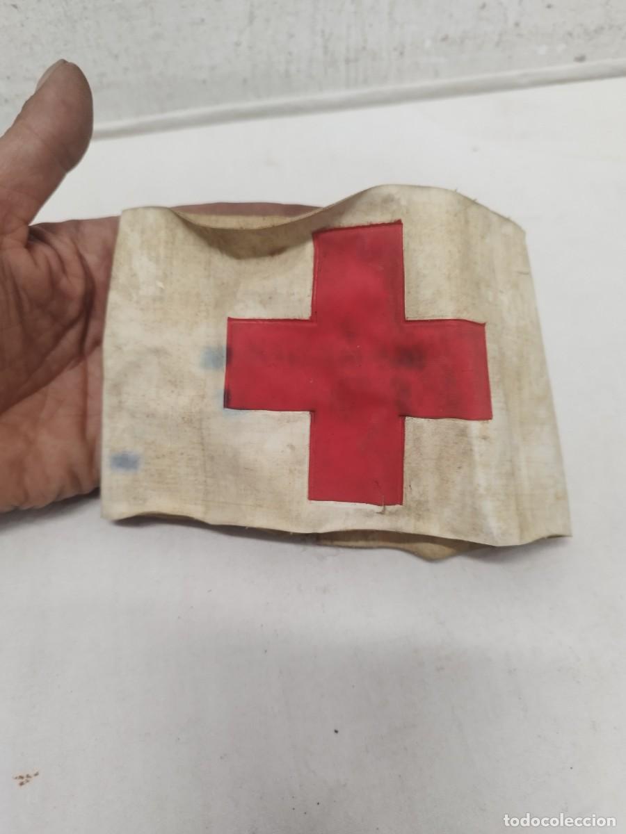 Militaria: Antiguo brazalete de la cruz roja, de esplugues de llobregat a&ntilde;o 1965. Medico, enfermero.