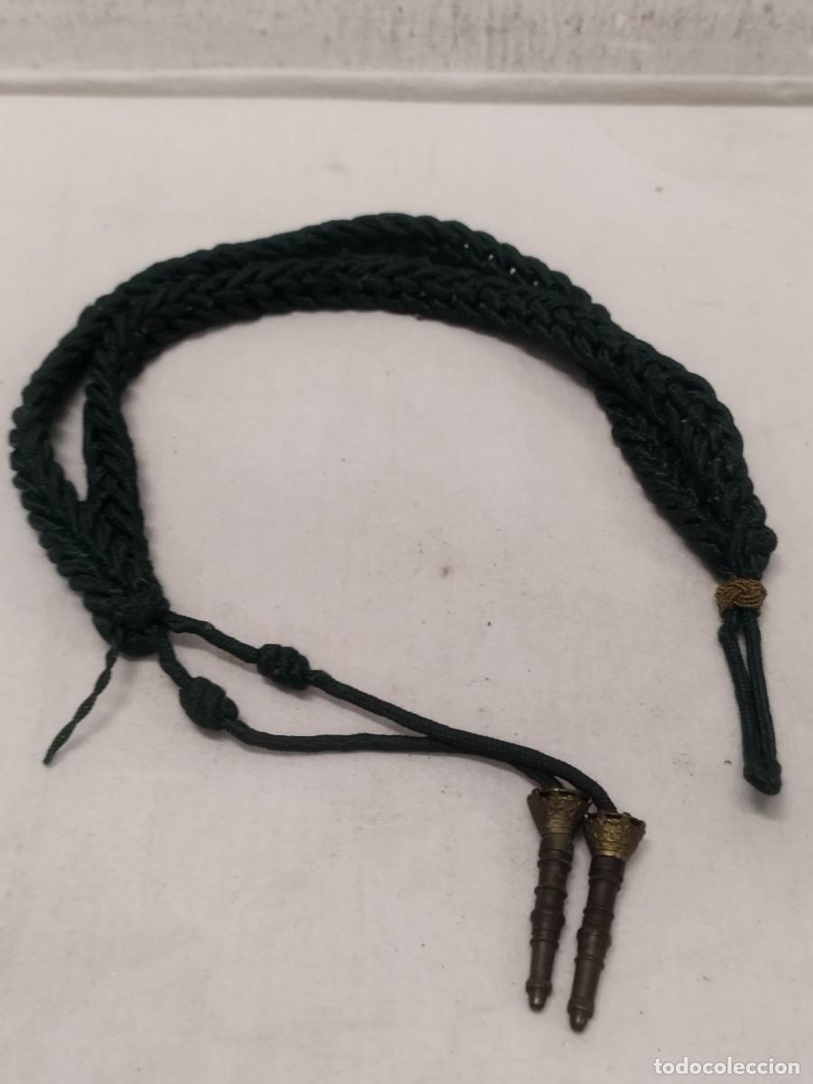 Militaria: Antiguo cord&oacute;n militar de cadete de academia. De color verde.