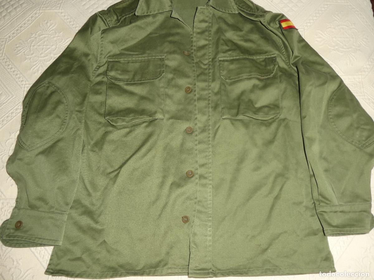 Militaria: CAMISA MILITAR CL&Aacute;SICA EJ&Eacute;RCITO ESPA&Ntilde;OL. A&Ntilde;OS 70 80. CON BANDERA. 520GR