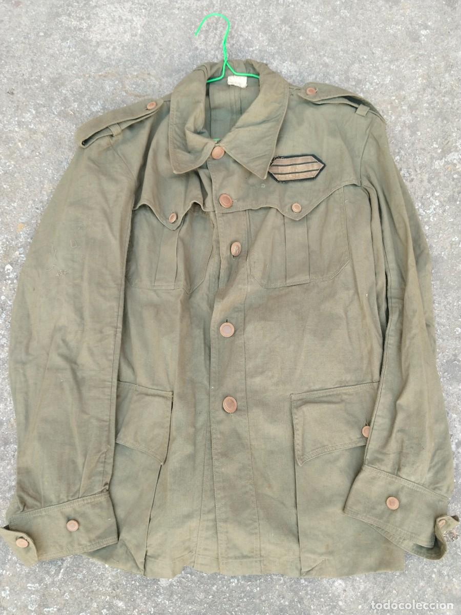 Militaria: SAHARIANA EJ&Eacute;R.ESPA&Ntilde;OL A&Ntilde;OS CUARENTA REGLAMENTO DEL 43 CON GAL&Oacute;N DE SARGENTO Y BOTONES TIPO MADERA