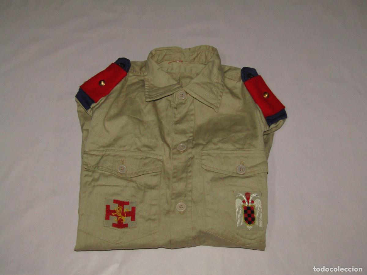 Militaria: Antigua Camisa de la OJE Organizaci&oacute;n Juvenil Espa&ntilde;ola con Cochas en Hombreras