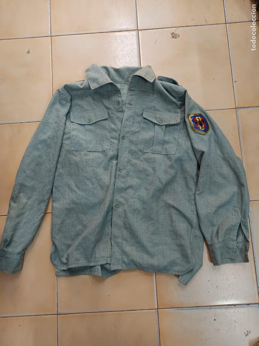 Militaria: Camisa antigua Legi&oacute;n, escarapela La Adelantada.