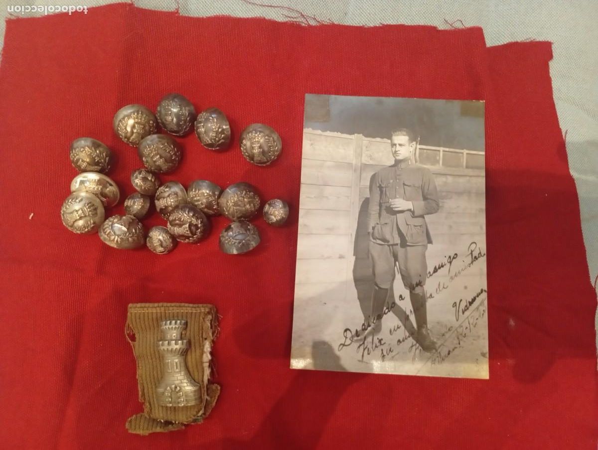 Militaria: Interesante lote (JX-210289)Emblema uniforme, fotograf&iacute;a y botones Ingenieros