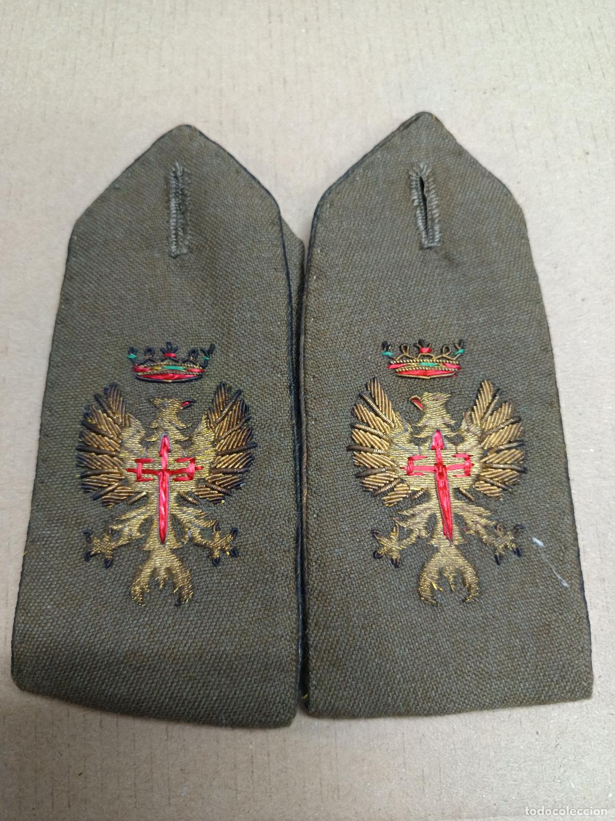 Militaria: ANTIGUA PAREJA DE HOMBRERAS FRANCO EJ&Eacute;RCITO ESPA&Ntilde;OL. BORDADO ORO. INFANTER&Iacute;A.