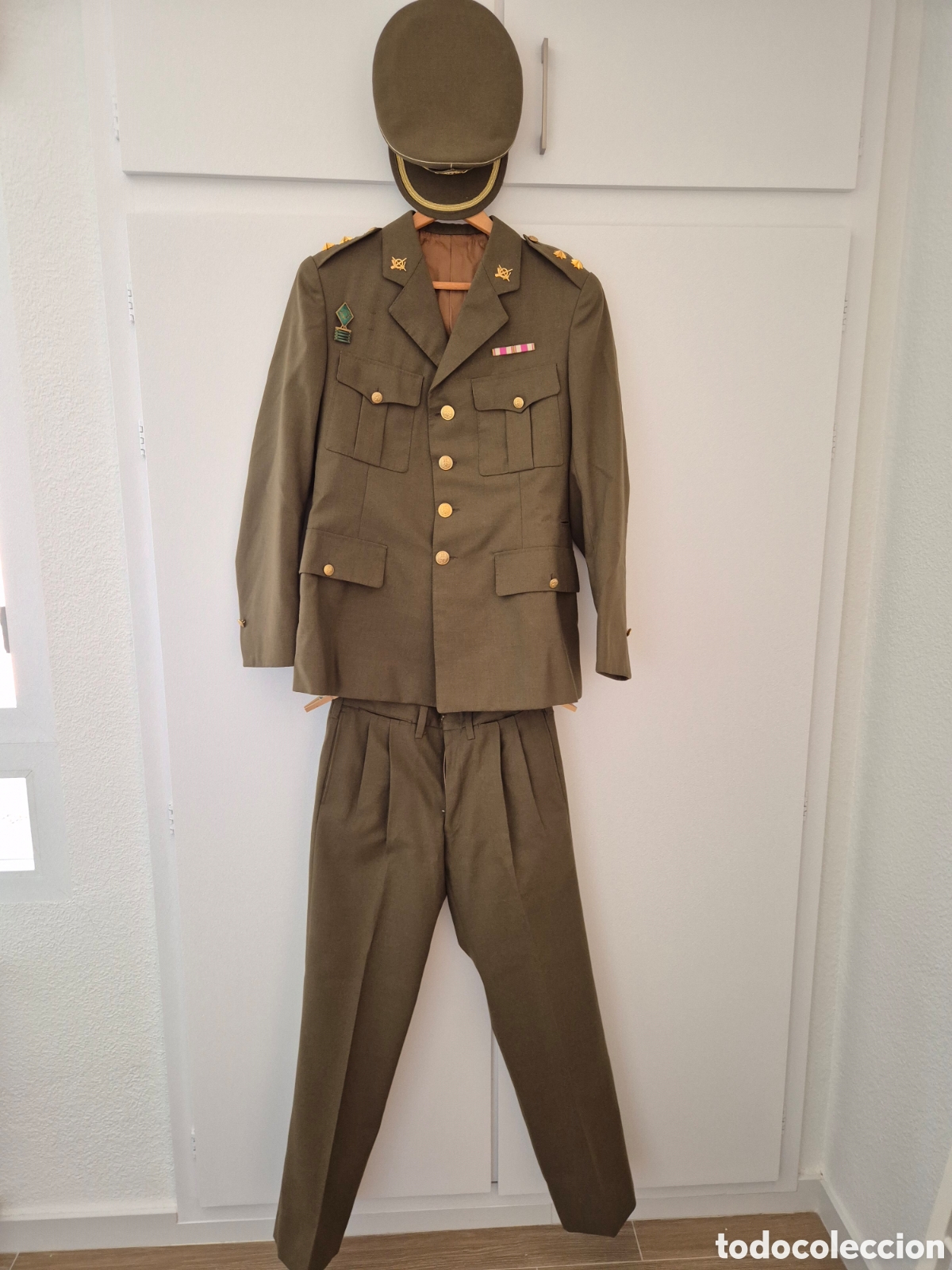 Militaria: Traje militar completo teniente coronel con insignia