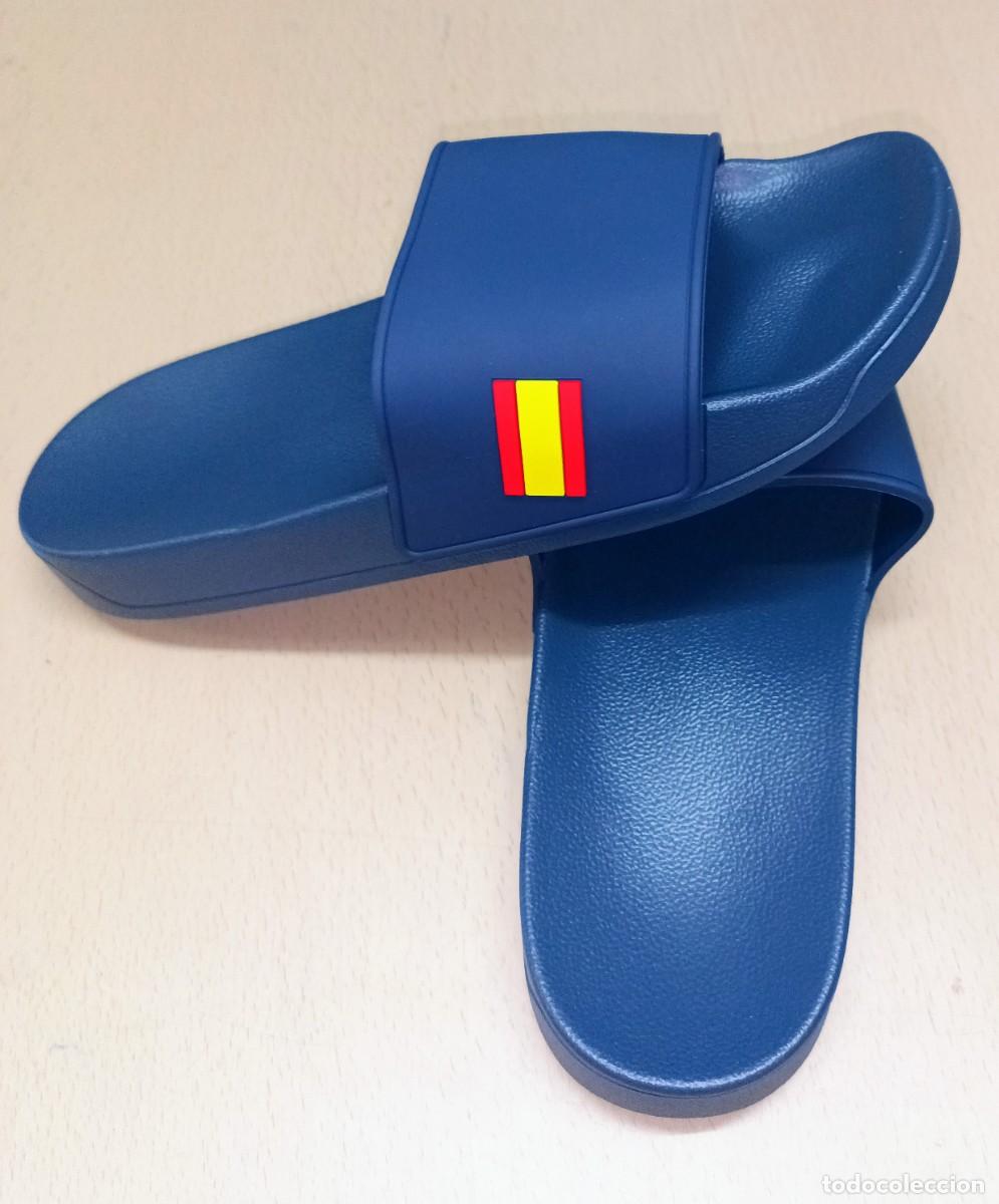 Militaria: Chanclas de Ba&ntilde;o azules con bandera de Espa&ntilde;a talla 40, resto producci&oacute;n Ejercito del Aire.