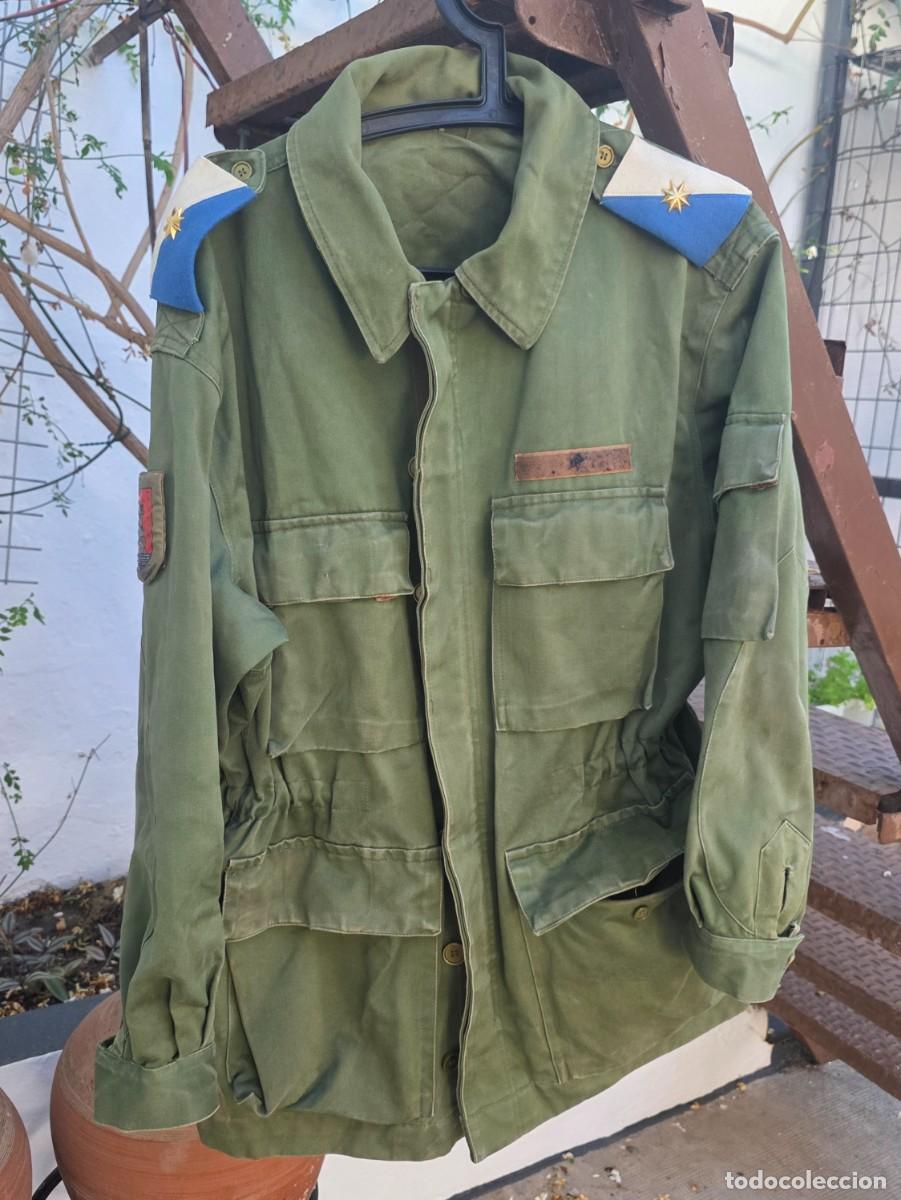 Militaria: Chaquet&oacute;n 2/4, verde oliva empleo comandante
