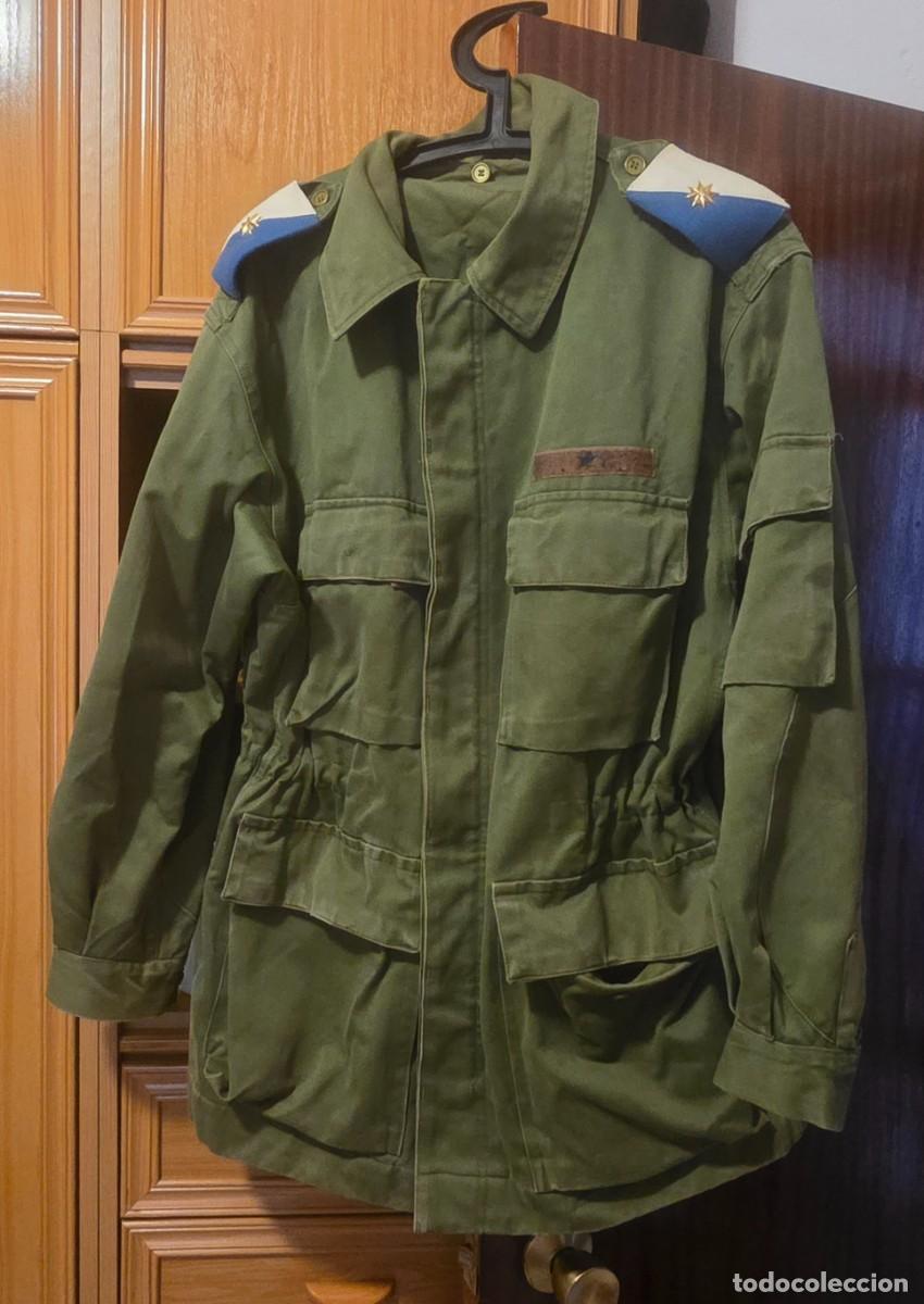 Militaria: Chaquet&oacute;n 2/4, verde oliva, a&ntilde;os 80 empleo comandante