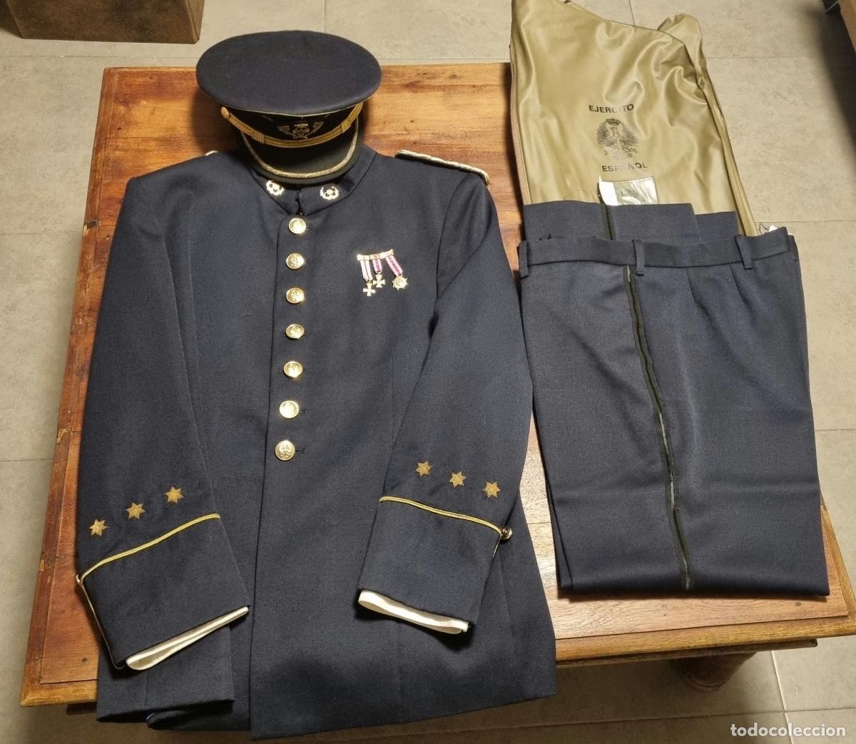 Militaria: Uniforme de Gala de Capit&aacute;n de Intendencia