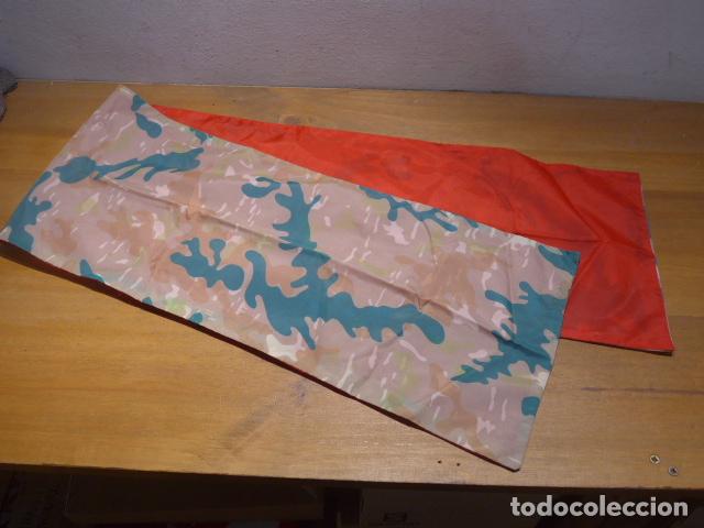 Militaria: Antiguo pa&ntilde;uelo de camuflaje original de la Policia Nacional, reverso en rojo