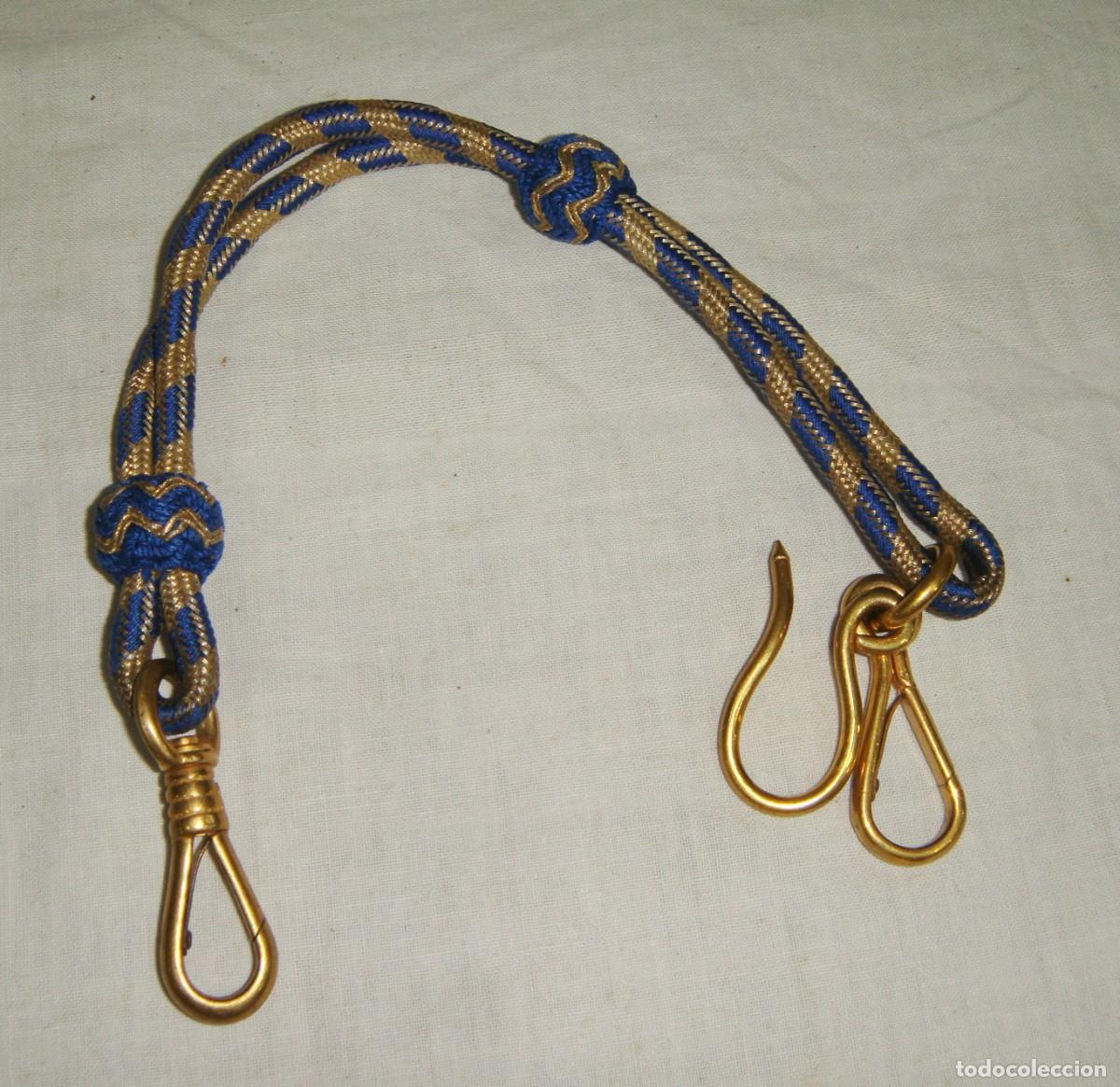 Militaria: Fiador o cord&oacute;n militar azul y dorado &middot; Metal dorado &middot; ca. 1900&ndash;1950