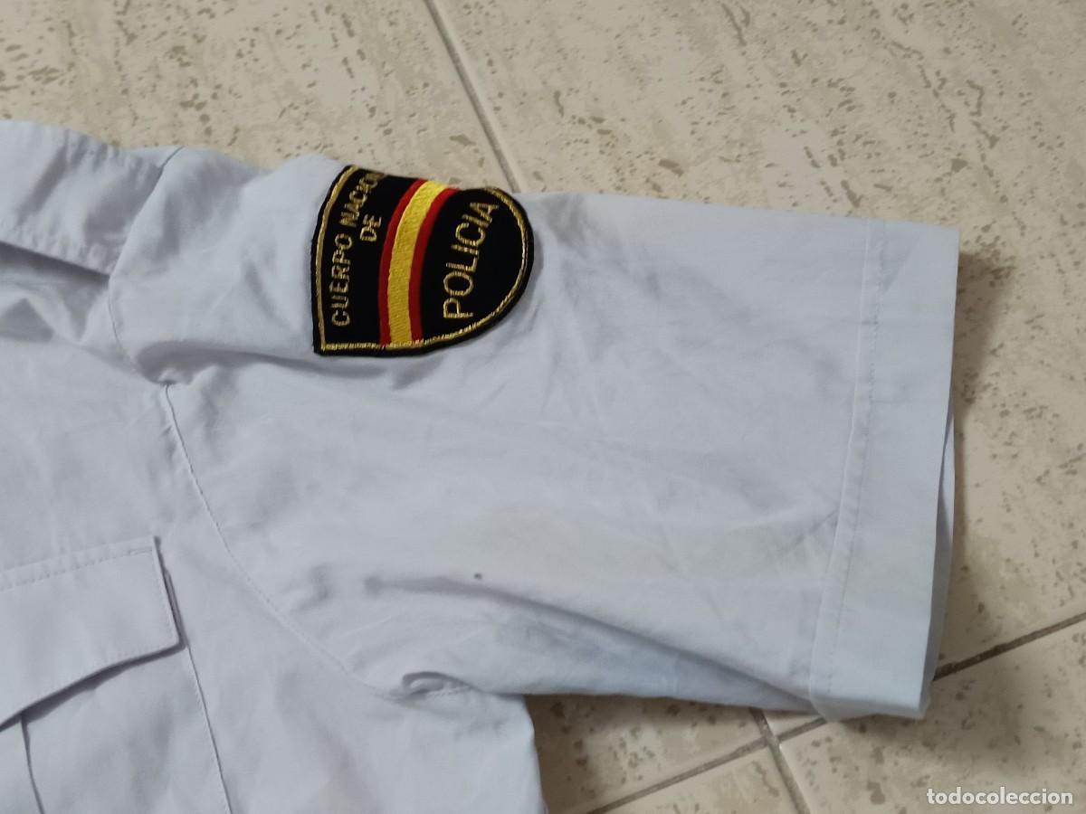 Militaria: A&Ntilde;O 2001. CAMISA POLIC&Iacute;A NACIONAL (CON ESCUDO) TALLA L
