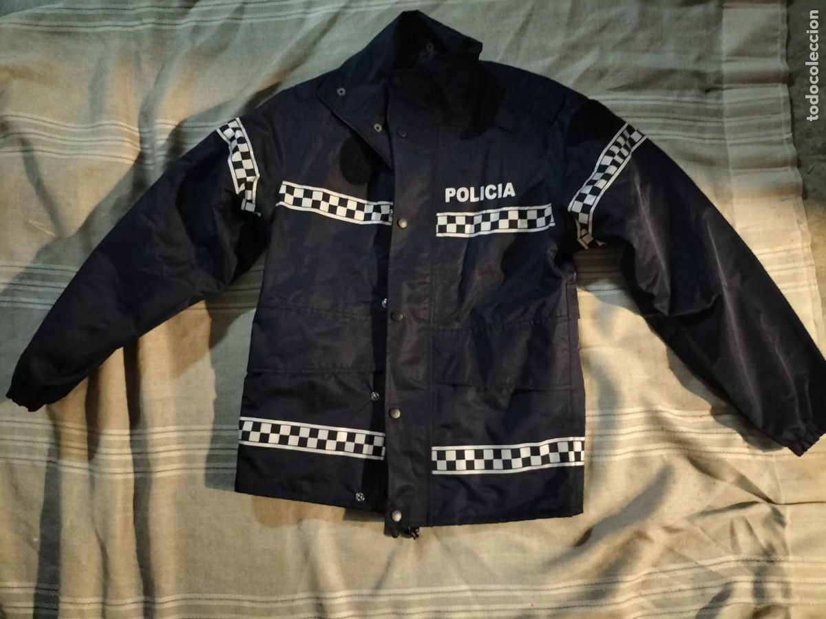 Militaria: Chaqueta impermeable gen&eacute;rica polic&iacute;a local.con velcro para las placas.talla xs .muy buen estado
