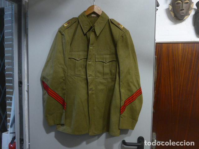 Militaria: Antigua guerrera reglamento de 1926 con hombreras bordadas de regulares 2, original, Guerra civil.