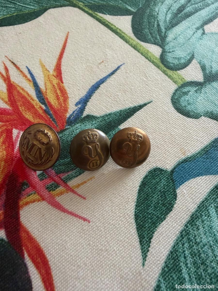Militaria: Lote de 3 botones milicias nacionales y Isabel II