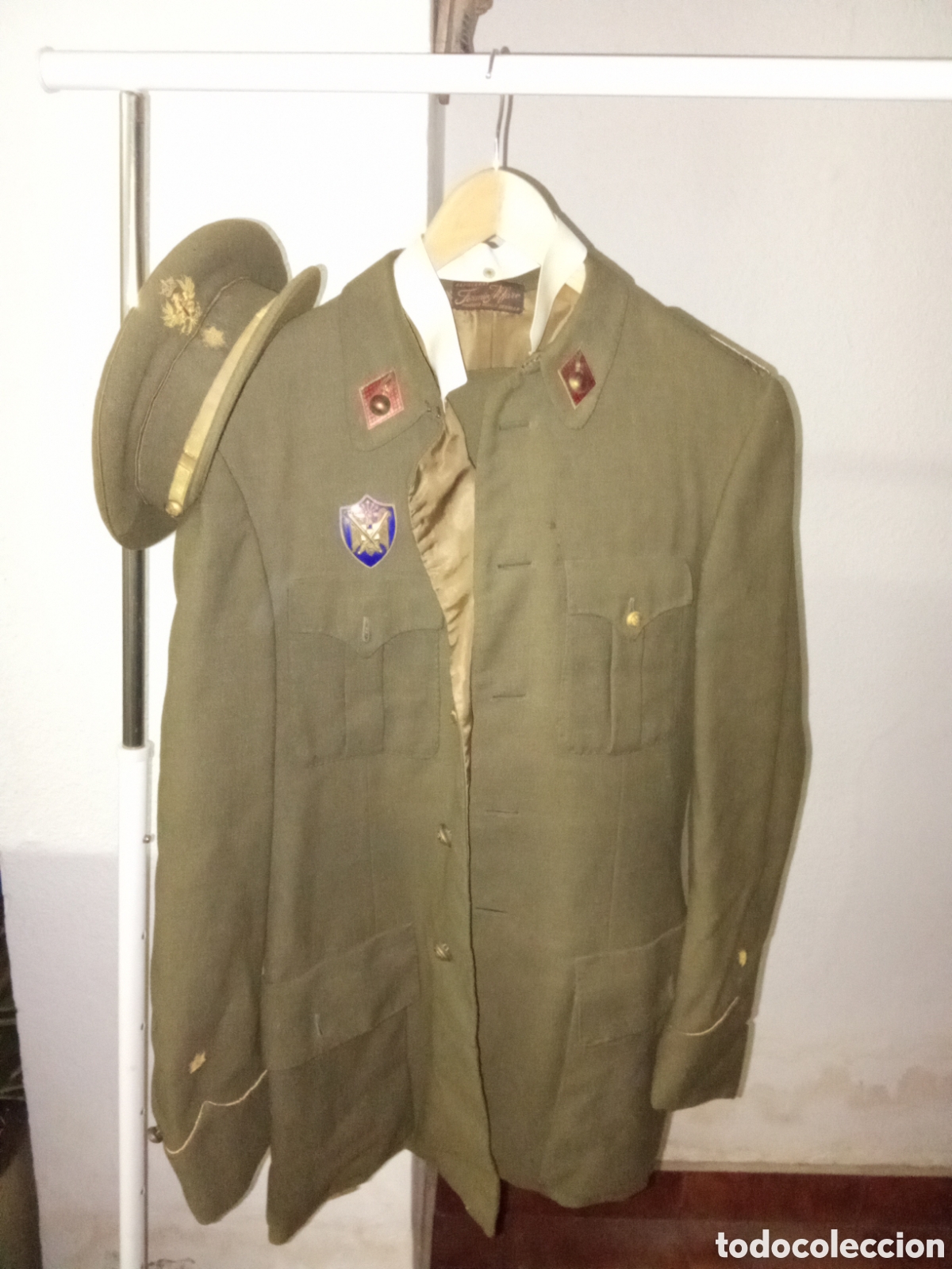 Militaria: UNIFORME MILITAR DE ALFEREZ PROVISIONAL FERM&Iacute;N ALFARO CON GORRA