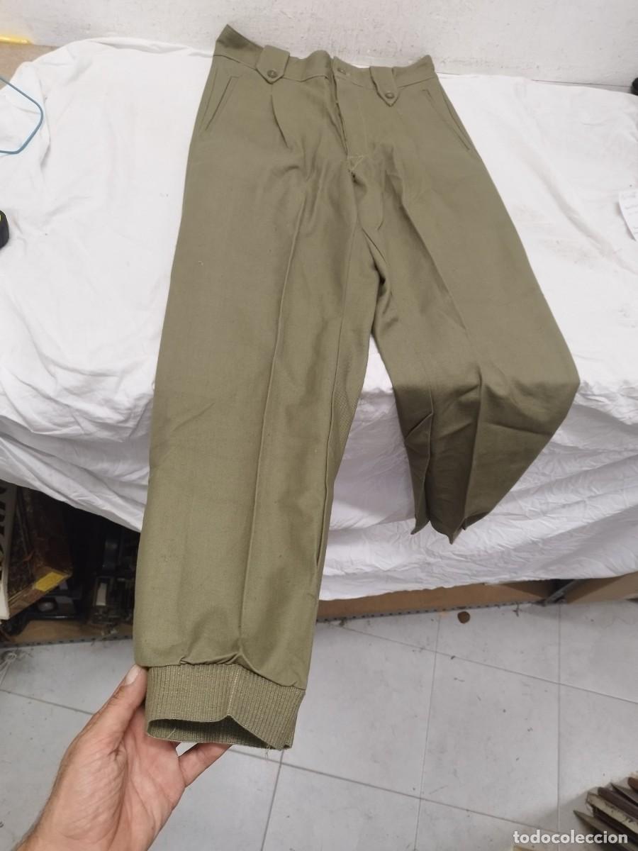 Militaria: Pantalon militar de color verde a identificar.
