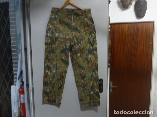 Militaria: Antiguo pantalon de camuflaje reversible M-59 de las COES, original. COE.