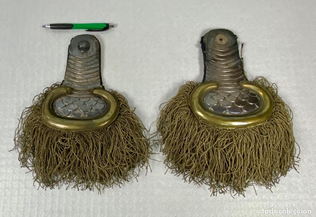 Militaria: Pareja de Hombreras o Charreteras de gala para uniforme de alto Oficial Espa&ntilde;ol Siglo XIX