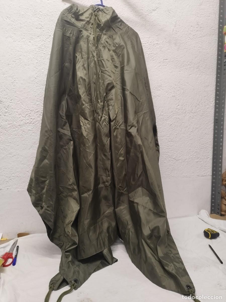 Militaria: Poncho , chubasquero, capelina militar del ej&eacute;rcito espa&ntilde;ol.