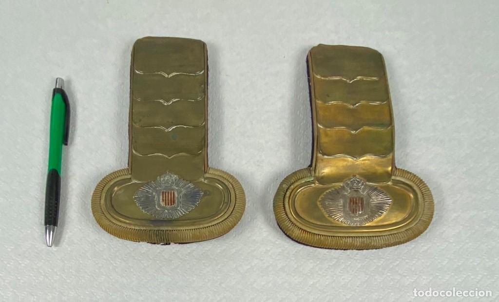 Militaria: Pareja de Hombreras o Charreteras de gala para uniforme Mozos de Escuadra per&iacute;odo Alfonso XII y XIII