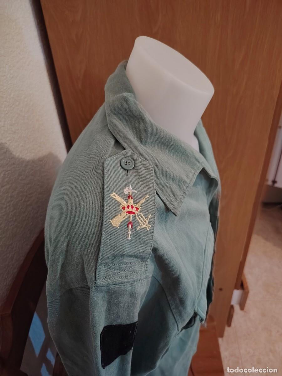 Militaria: LEGION ESPA&Ntilde;OLA CAMISOLA SARGA CON ESCUDOS BORDADOS - CHUPITA 2L