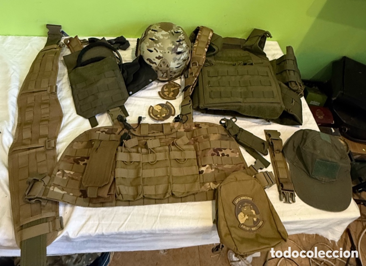 Militaria: Gran lote de equipamiento t&aacute;ctico AIRSOFT &ndash; Casco, chalecos, cintur&oacute;n MOLLE y numerosos accesorios