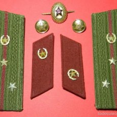 Militaria: URSS - CCCP - LOTE DISTINTIVOS UNIFORME - SUBTENIENTE - FUERZAS REGULARES - GUERRA FRIA - ORIGINAL. Lote 61183911