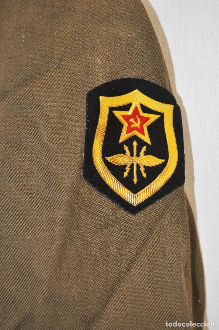 Militaria: Chaqueta militar sovietica con insignias 1.Tropas del comunicasion .Soldado raso.URSS - Foto 3 - 210783150