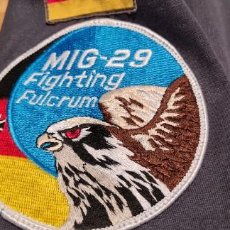 Militaria: CHAQUETA PILOTO MIG-29 FIGHTING FULCRUM. VINTAGE. Lote 361797775