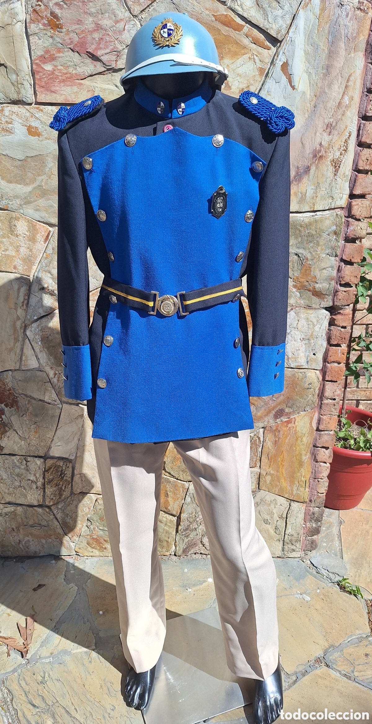 Militaria: URUGUAYAN DRESS COMPLETE UNIFORM OBSOLETE