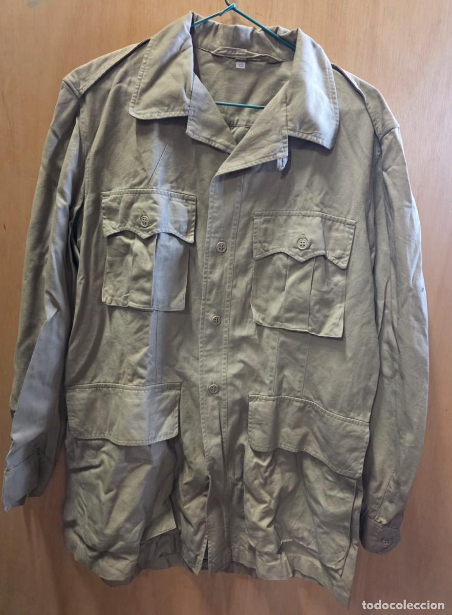 Militaria: Camisa de manga larga, 4 bolsillos, talla 40 L, a&ntilde;os 80