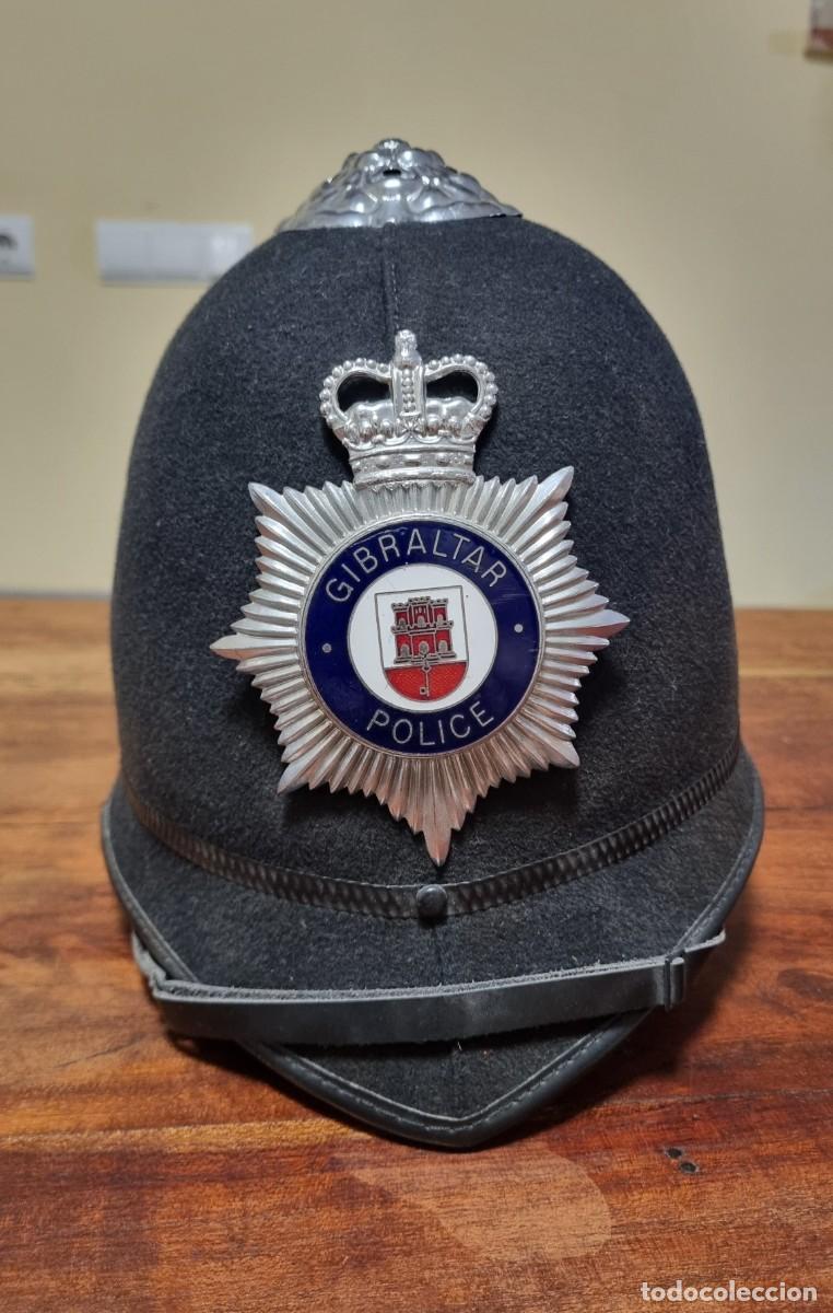 Militaria: Casco de polic&iacute;a brit&aacute;nico o bobby de Gribaltar