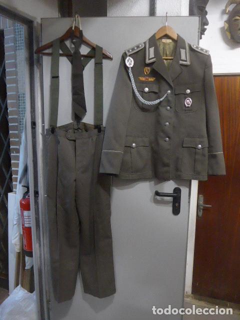 Militaria: Antigua guerrera y pantalon original de oficial de la Alemania comunista, todo de origen. RDA, DDR.