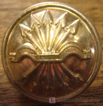 Militaria: Bot&oacute;n de Falange, grande y plateado - Foto 1