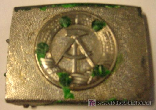 Militaria: Hebilla de la RDA, con pintura - Foto 1