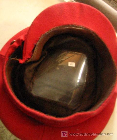 Militaria: Gorra de plato roja - Foto 2