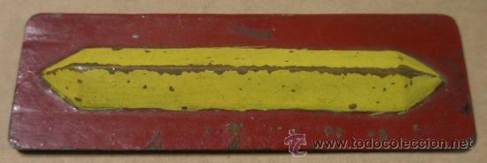 Militaria: Gal&oacute;n met&aacute;lico de 11 x 4 cms - Foto 1