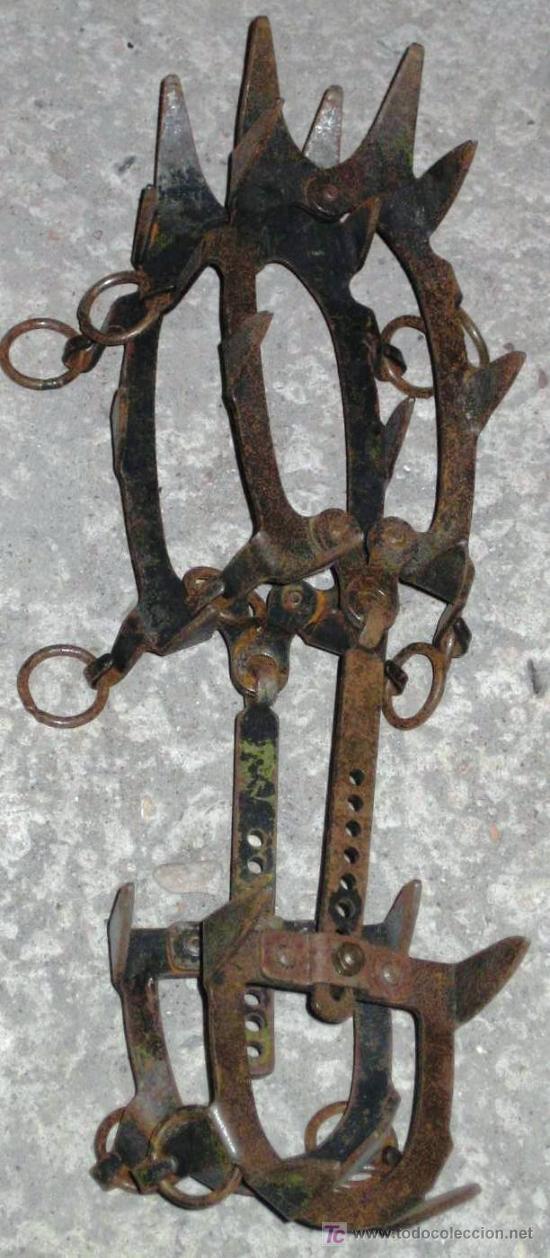 Militaria: Pareja de grampones ajustables - Foto 1
