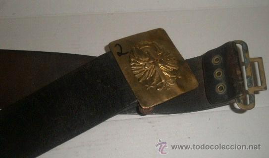Militaria: Cintur&oacute;n de cuero, &eacute;poca de Franco - Foto 1