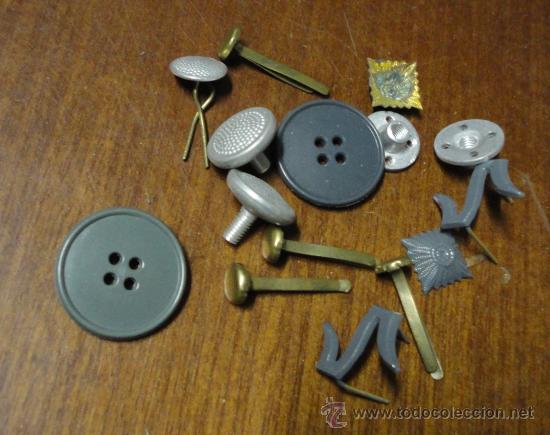 Militaria: Lote de restos de piezas de uniformes de la RDA - Foto 1