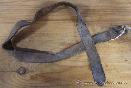Militaria: Pieza de cuero marr&oacute;n, de 62 cms. - Foto 1