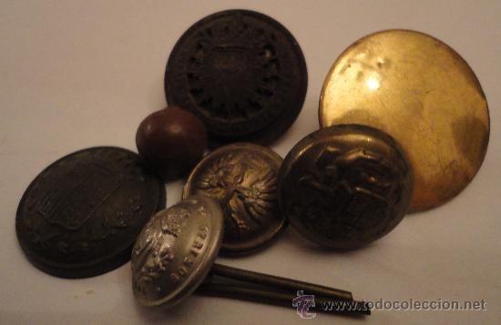 Militaria: Lote de botones y cascarillas - Foto 1