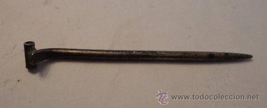 Militaria: Aguja trasera para placa, 4 cm - Foto 1
